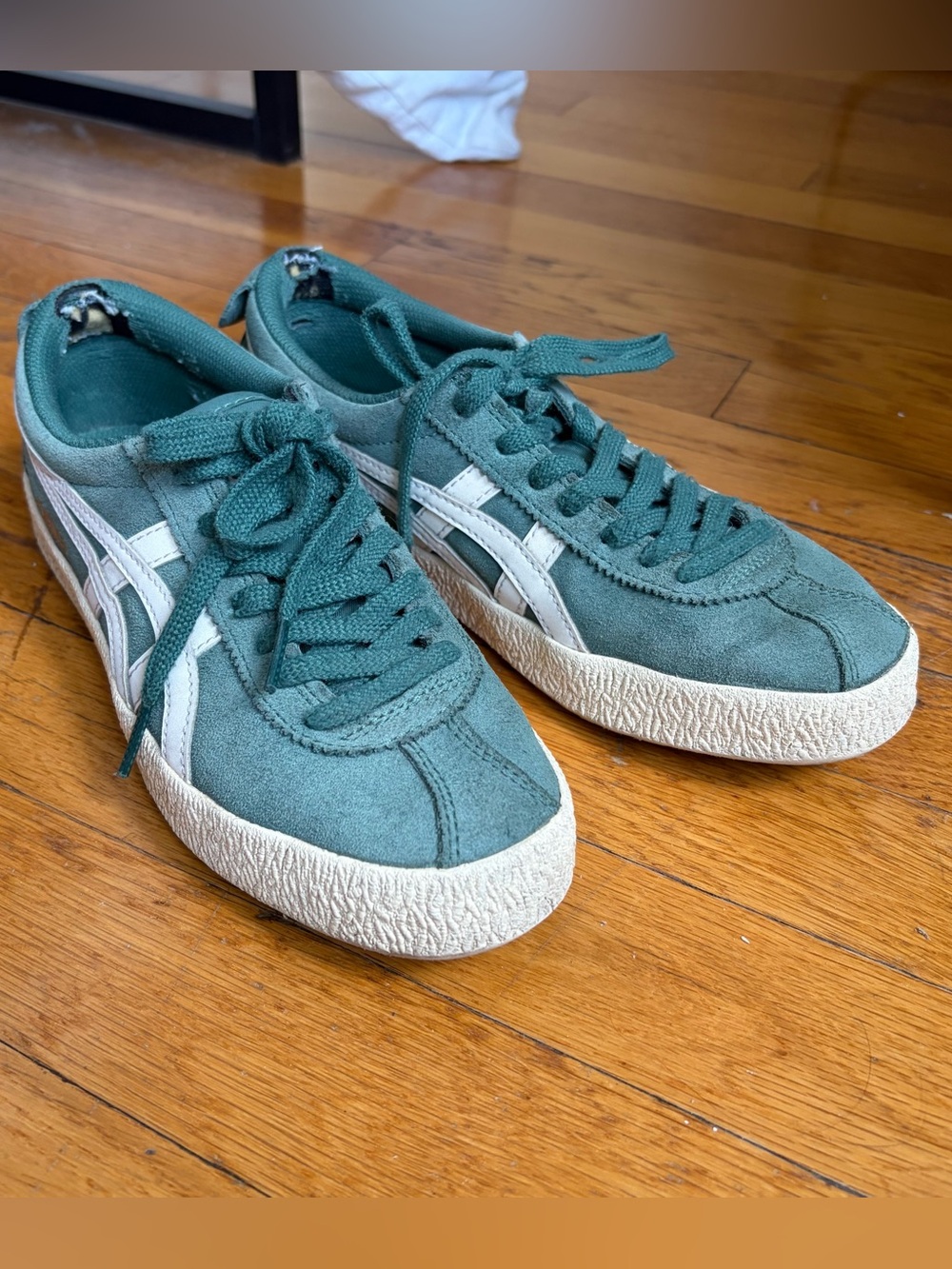 Onitsuka Tiger mexico delegation in green, size 6 women’s